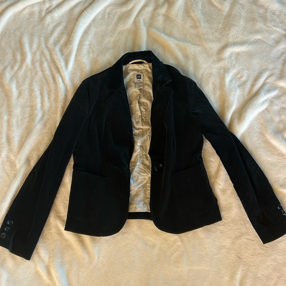 Black button down outerwear jacket. Size Large..